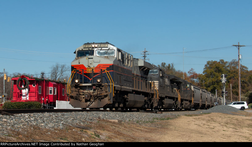 NS grain train with a Heritage leader!